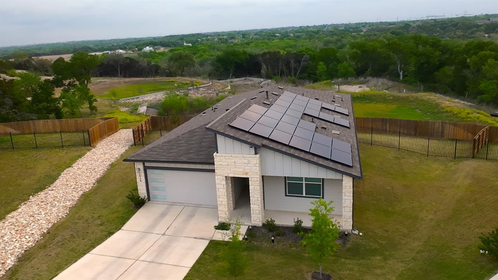2424 Tucker LN - Photo 1