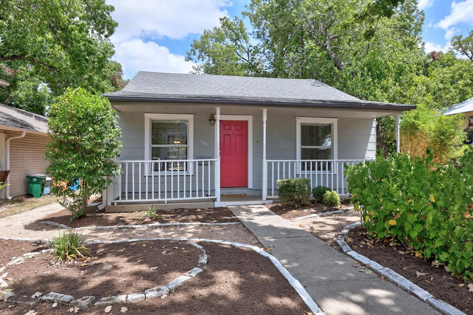 708 Keasbey ST - Photo 1