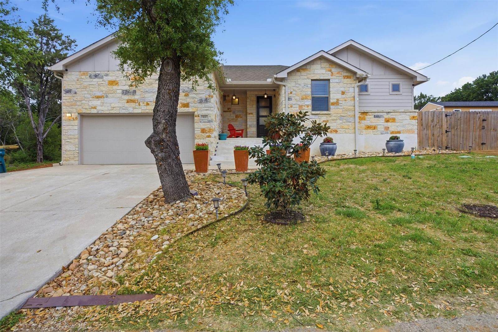 511 Taylor DR - Photo 1