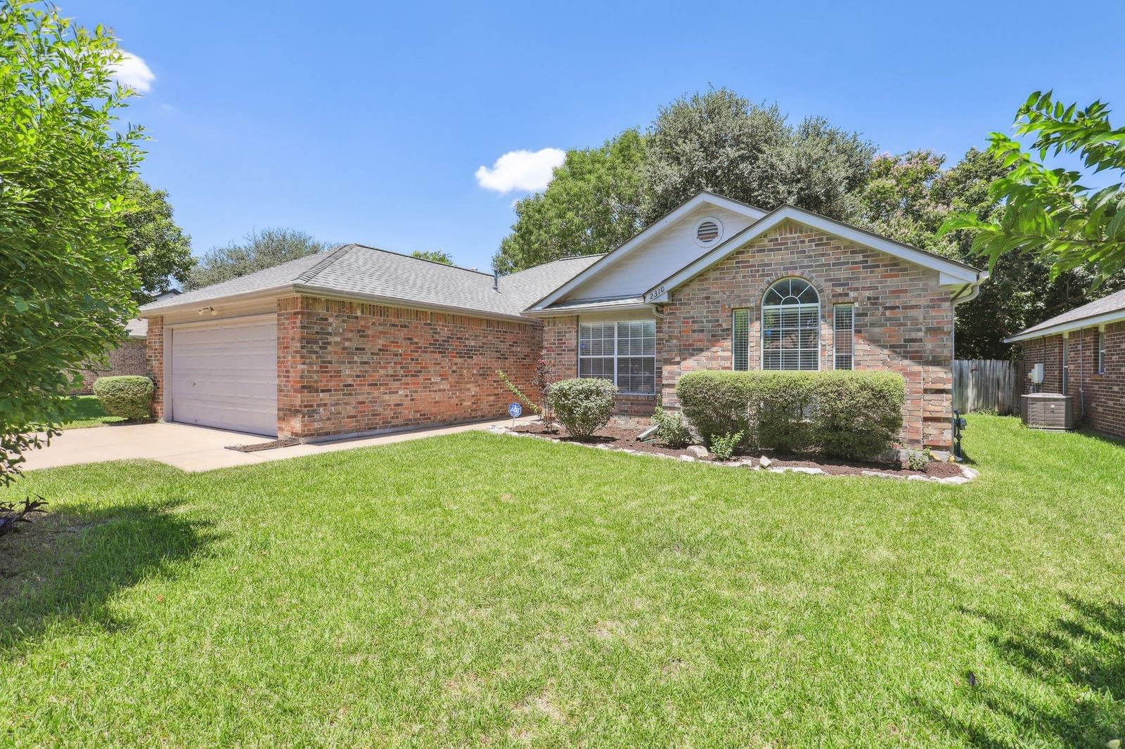 2310 Sycamore TRL - Photo 1