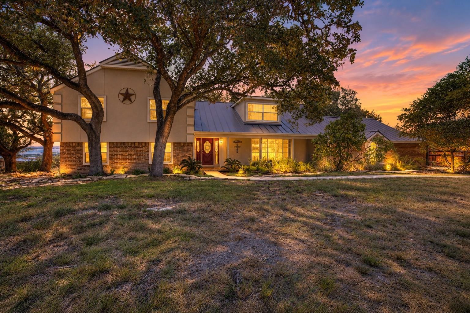 544 Military DR - Photo 1