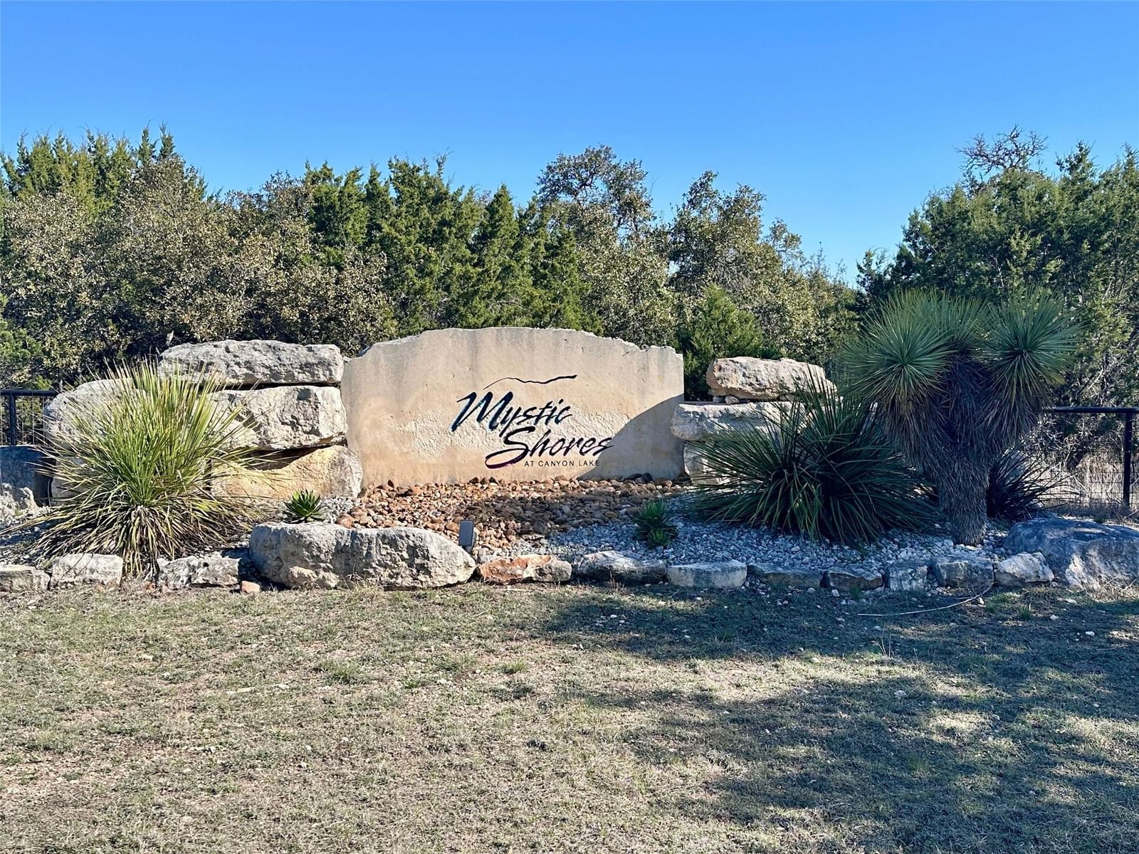 198 Lily ST - Photo 1