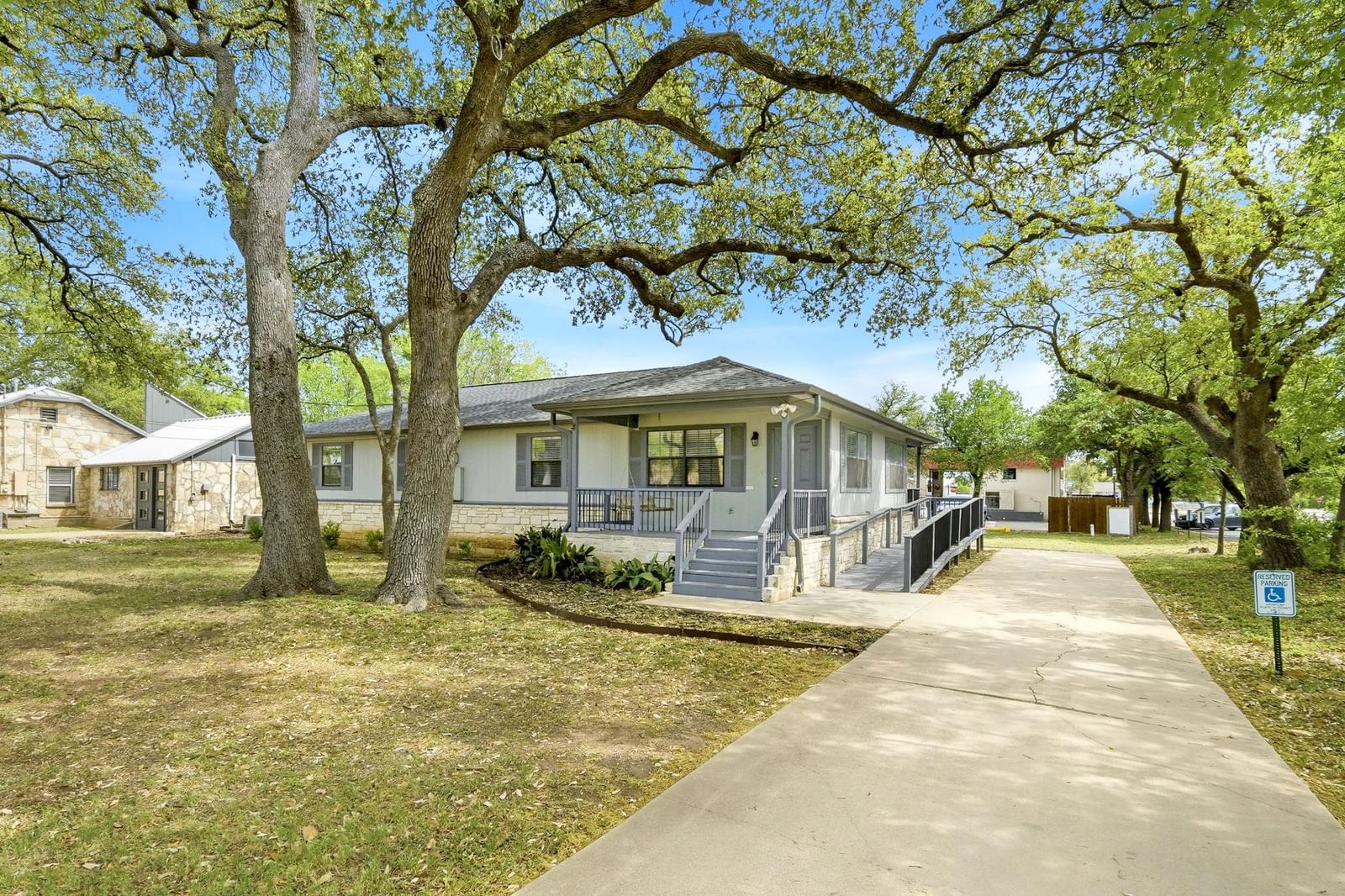 403 Anderson Ave - Photo 1