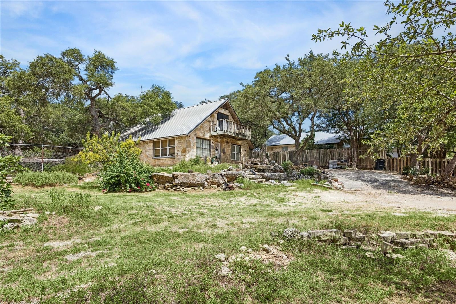180 Donna DR - Photo 1