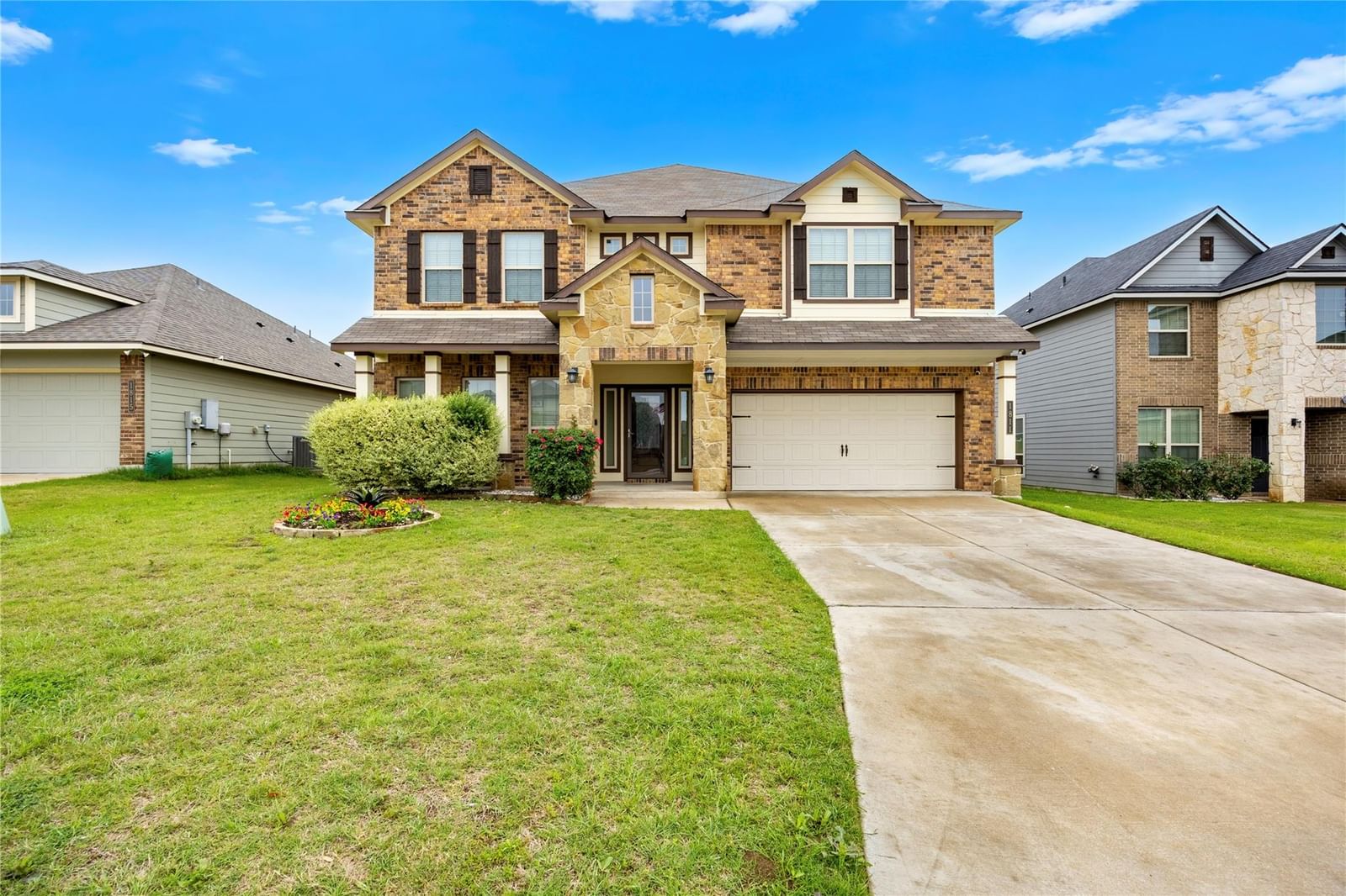 1811 Ashburn DR - Photo 1