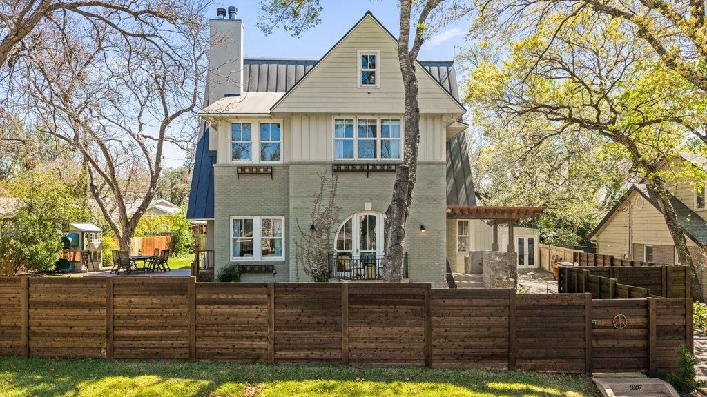 3107 Beverly RD - Photo 1
