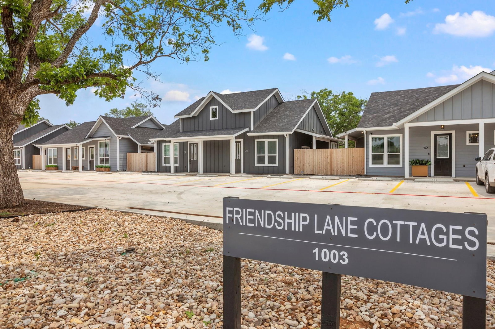 1003 Friendship LN #301 - Photo 1