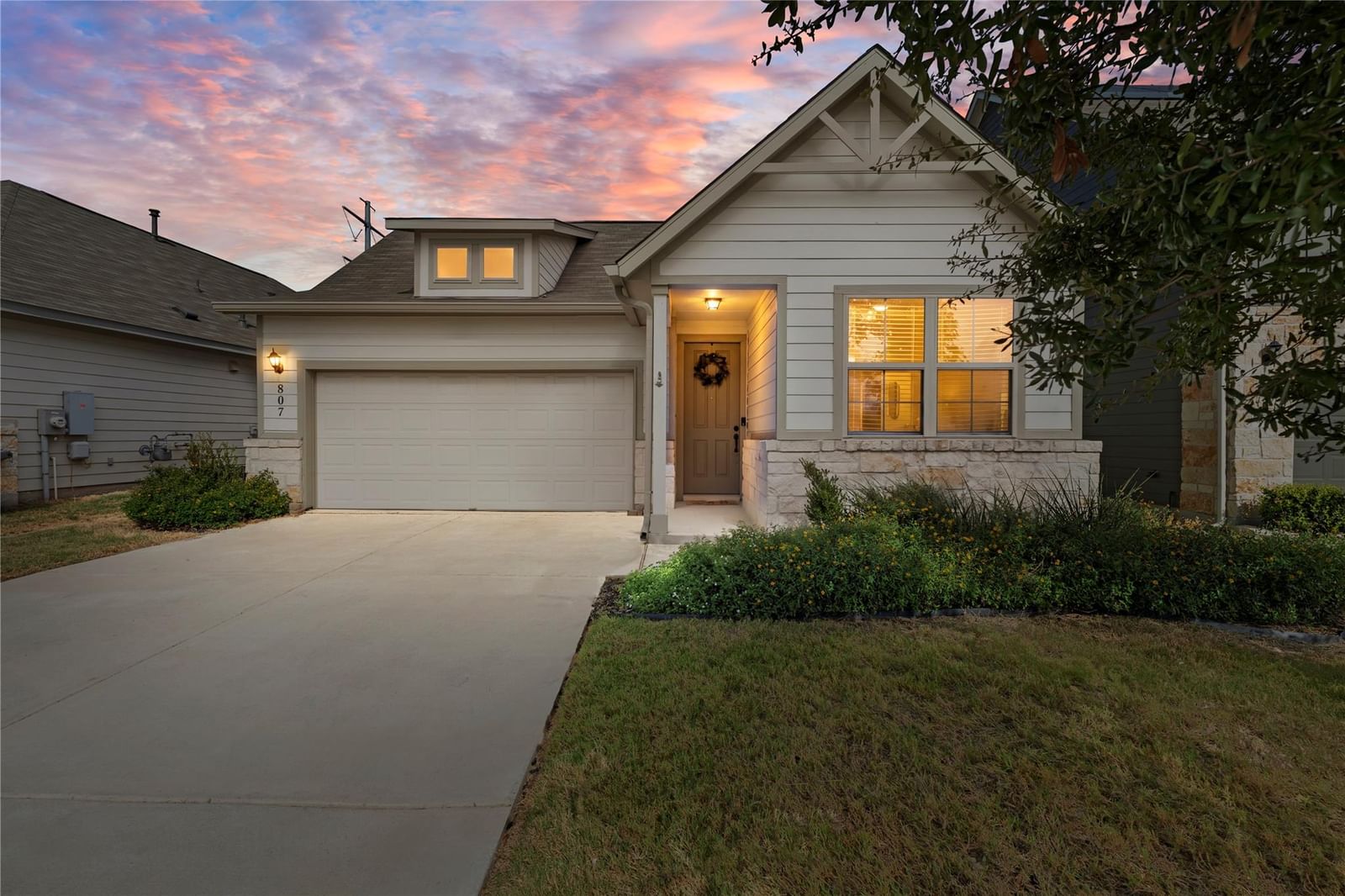 807 Gray Fox LOOP - Photo 1