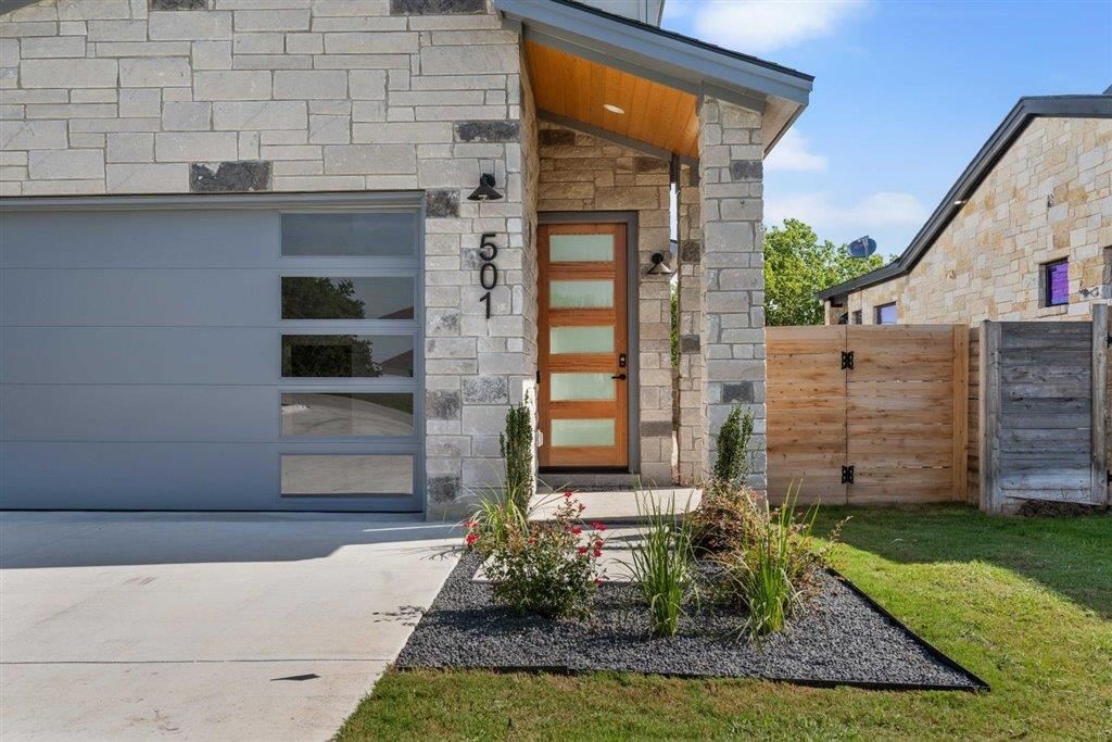 501 Burton ST - Photo 1