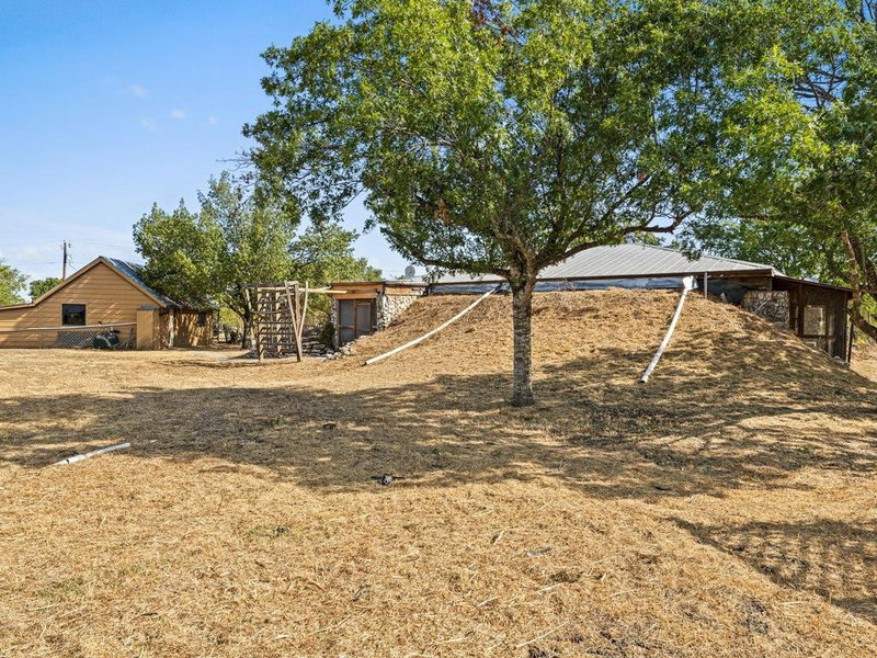 Property photo 31