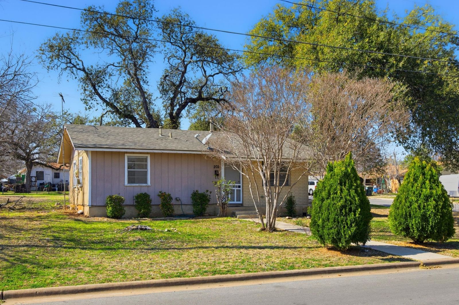202 Forest ST - Photo 1