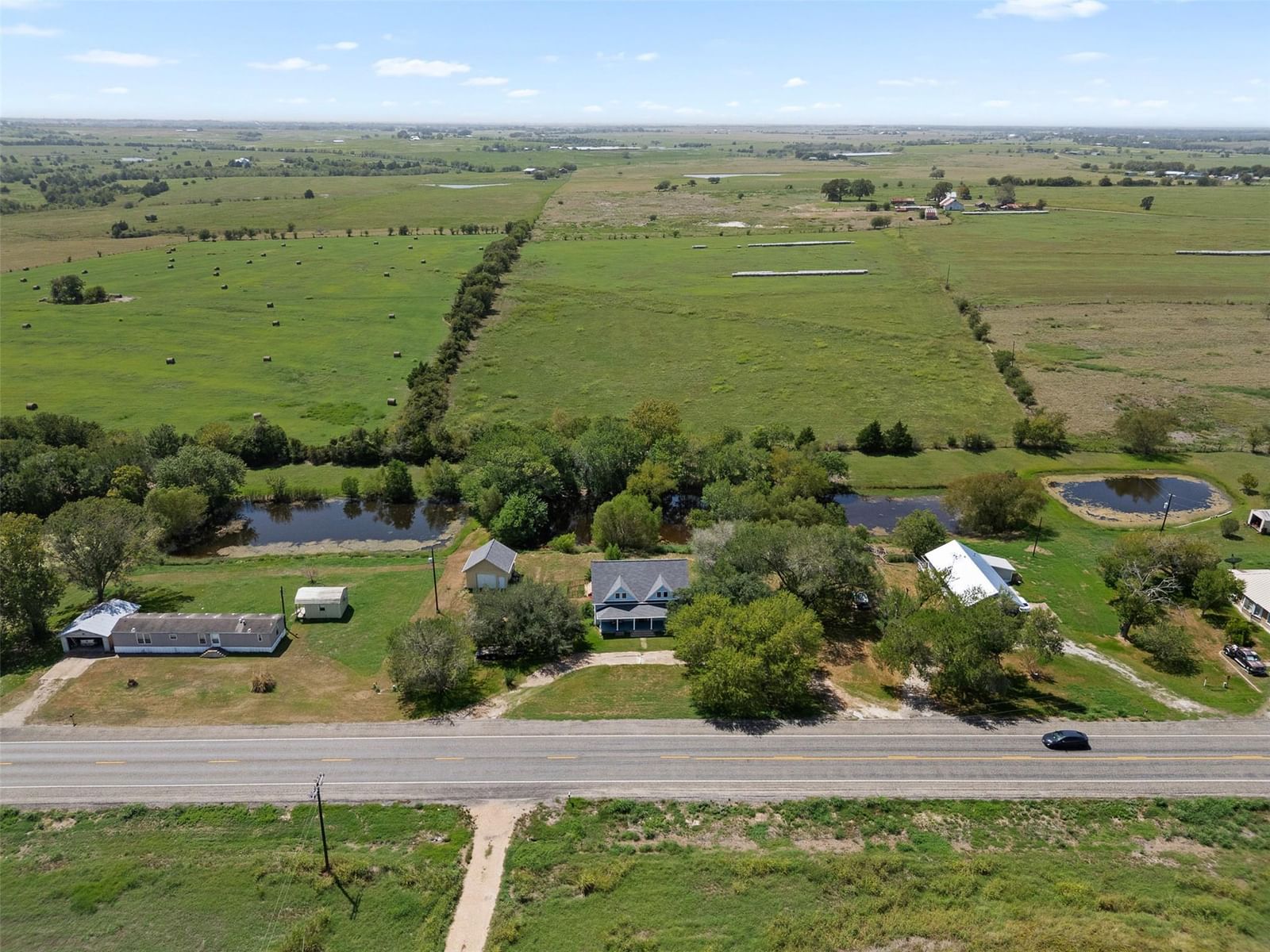 537 FM 2436 - Photo 1