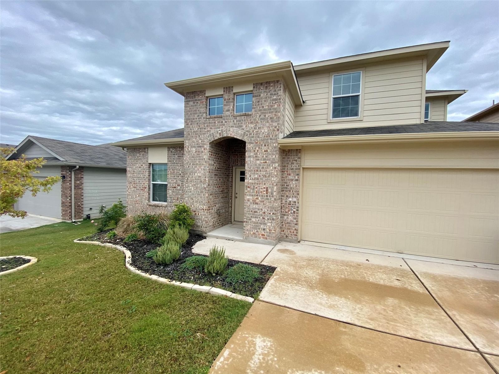 632 Donegal LN - Photo 1