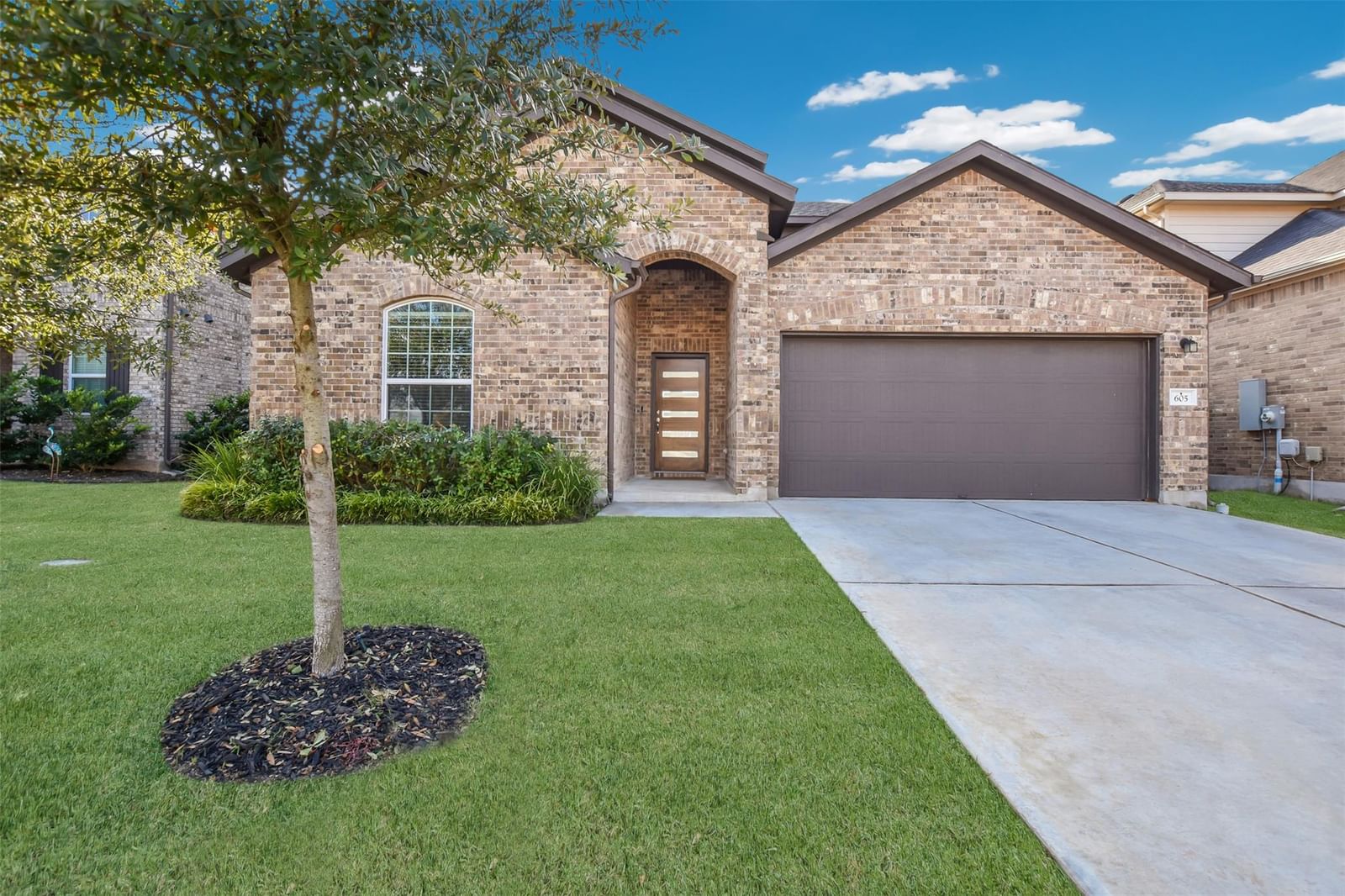605 Oleander LOOP - Photo 1