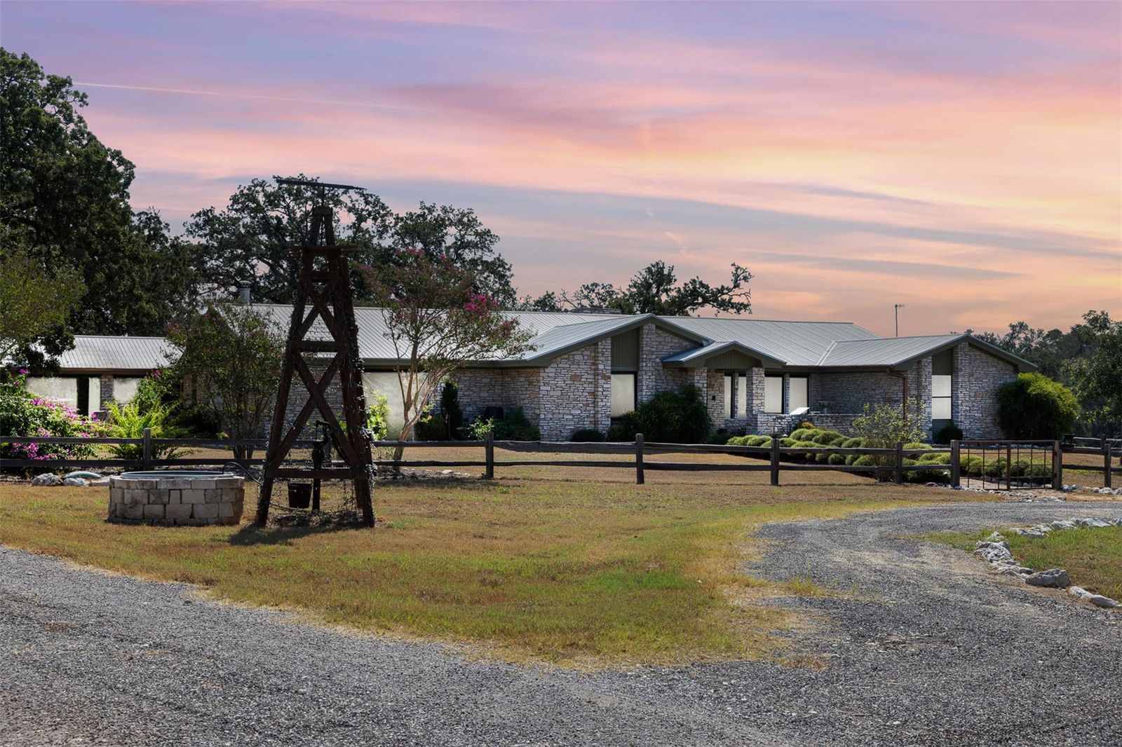 1045 Private Road 7005 - Photo 1