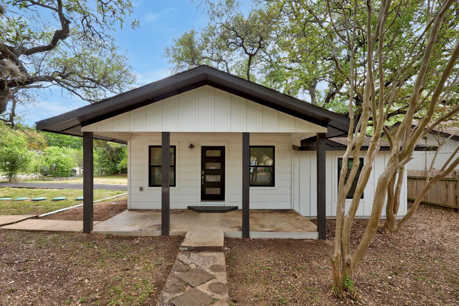 11013 Travis DR - Photo 1