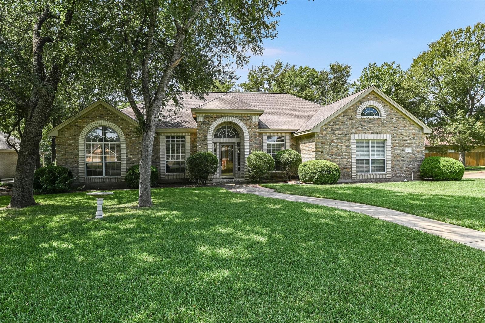 109 Stacey LN - Photo 1