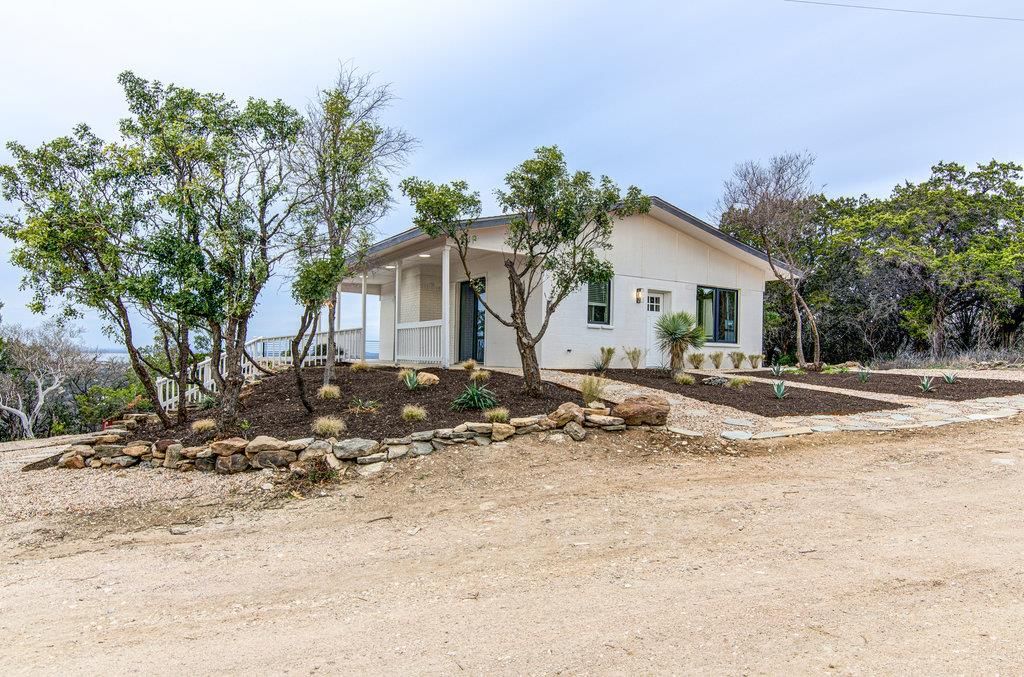 215 Coyote LN - Photo 1