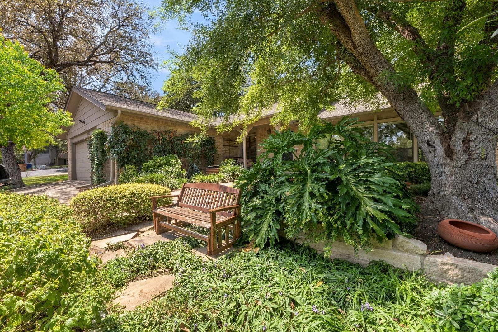 1904 Stoneridge RD - Photo 1