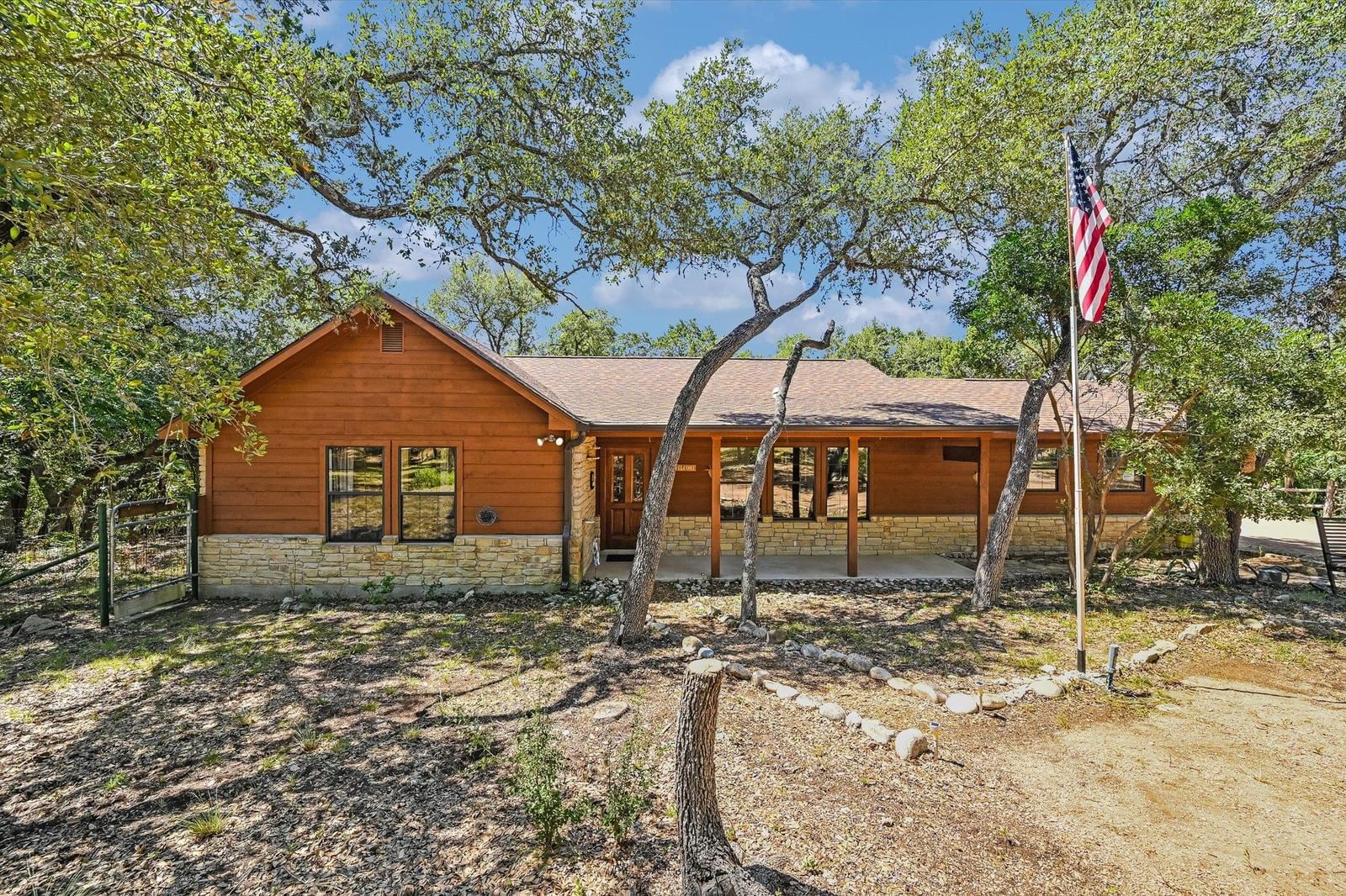 611 Mountain Crest DR - Photo 1