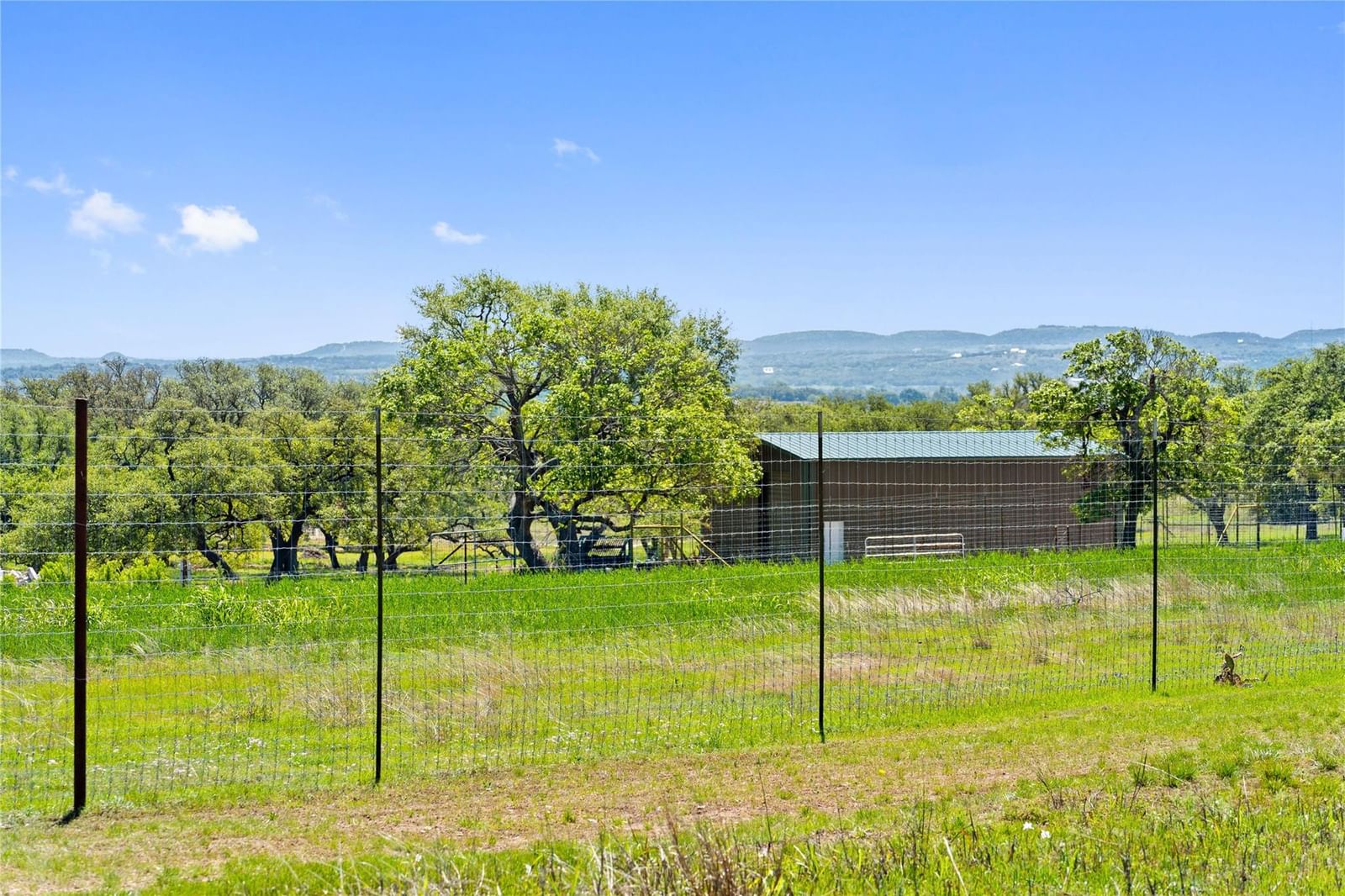 784 Ranch Road 2721 - Photo 1
