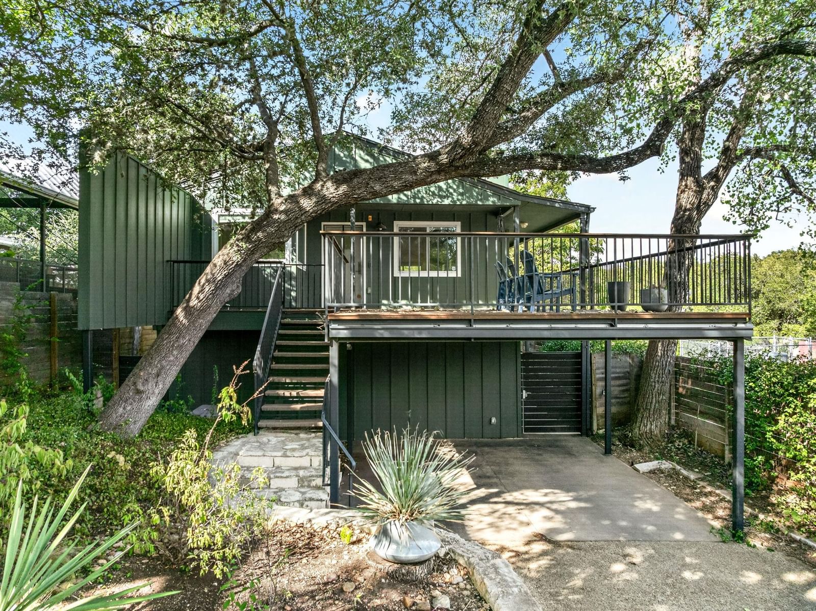 1800 W 10th ST - Photo 1