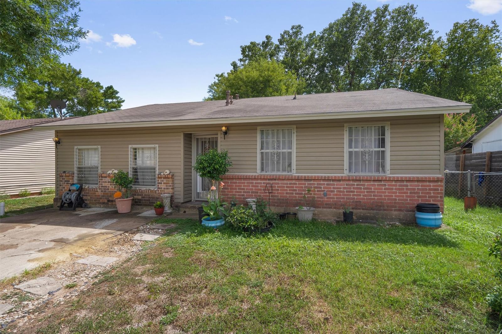 5507 Burgundy DR - Photo 1