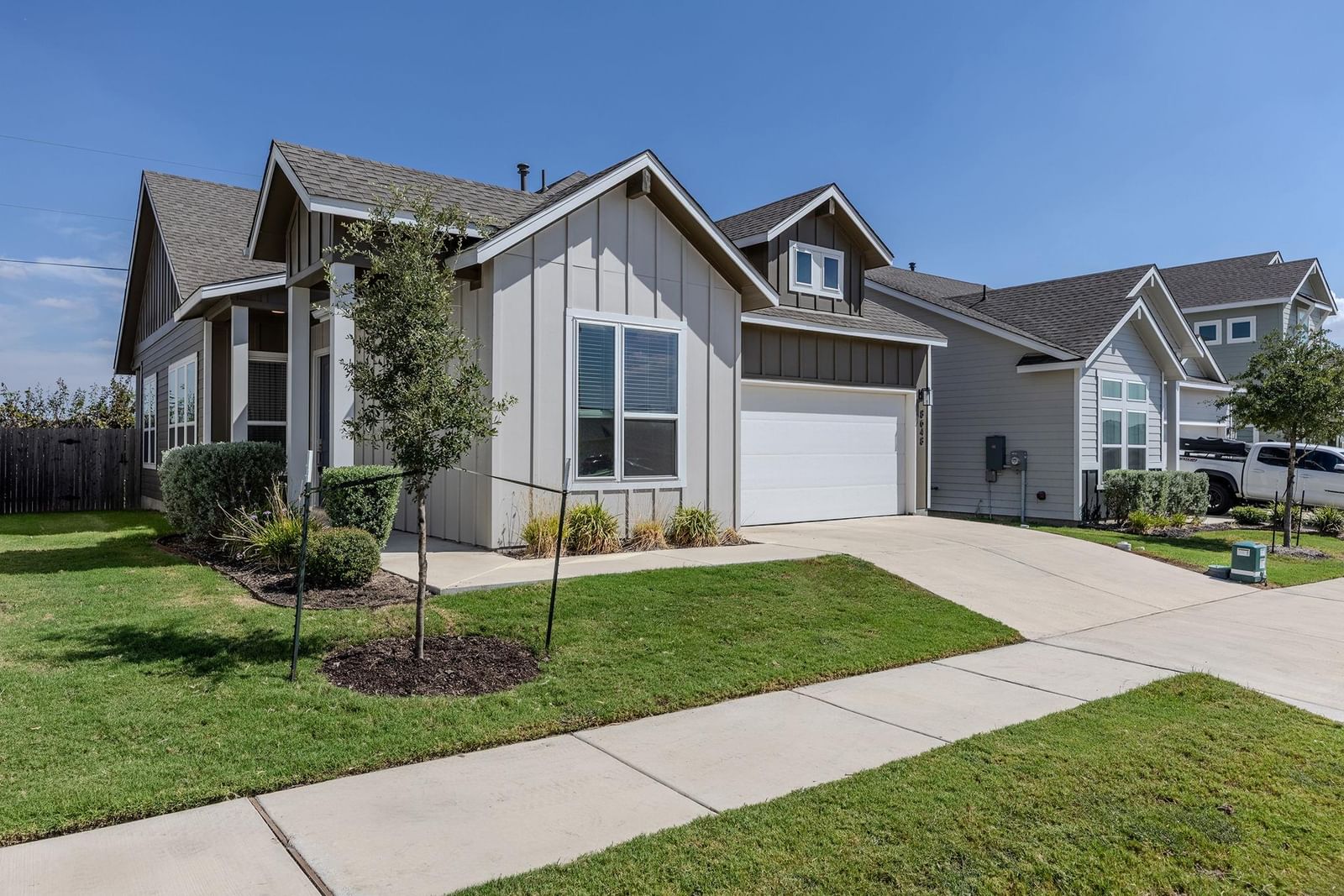 8648 Wellspring LOOP - Photo 1