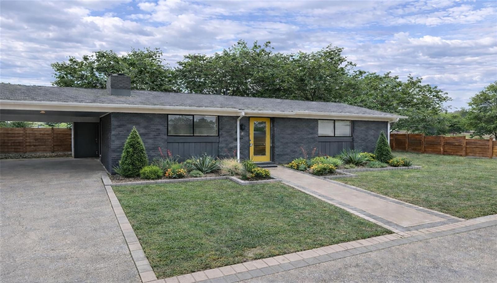 2203 Ventura DR - Photo 1