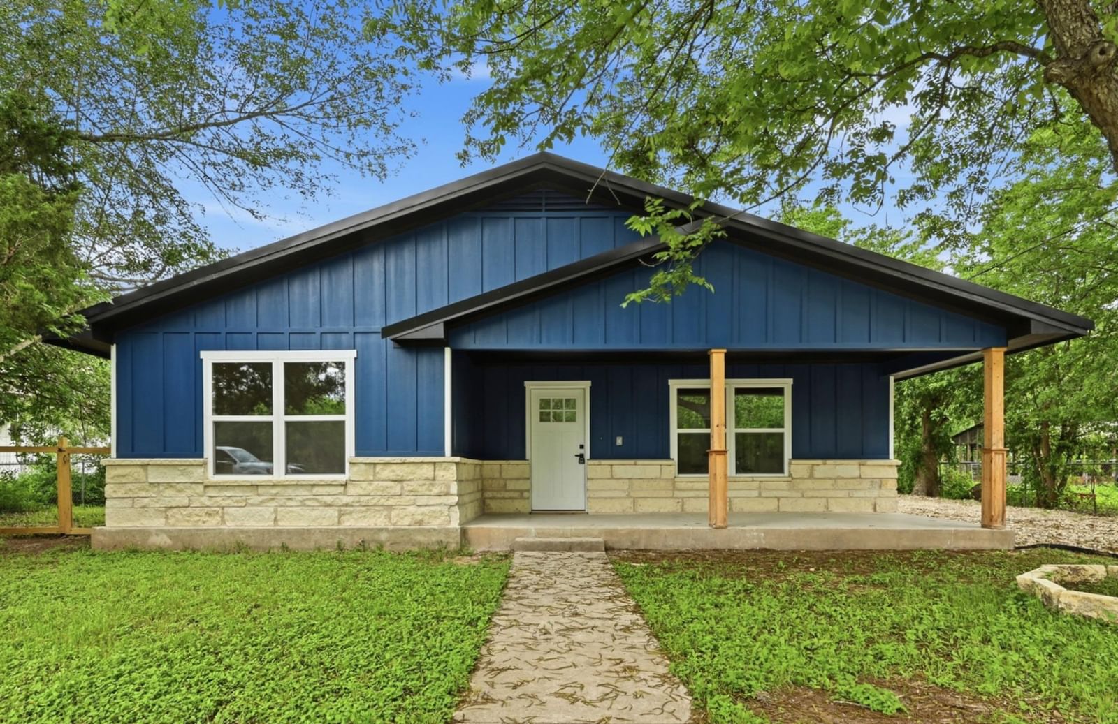 827 Clearfork ST - Photo 1