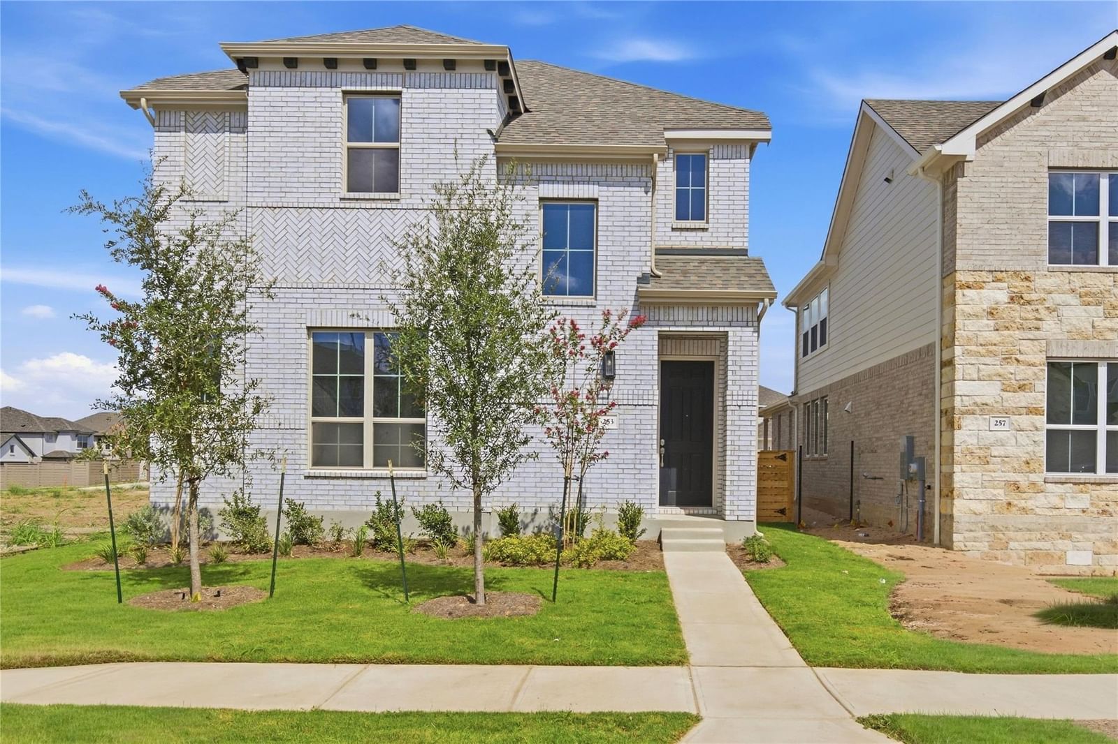 253 Bloomington LOOP - Photo 1