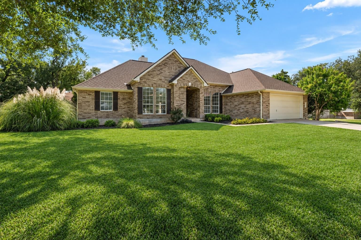819 Blue Spring CIR - Photo 1