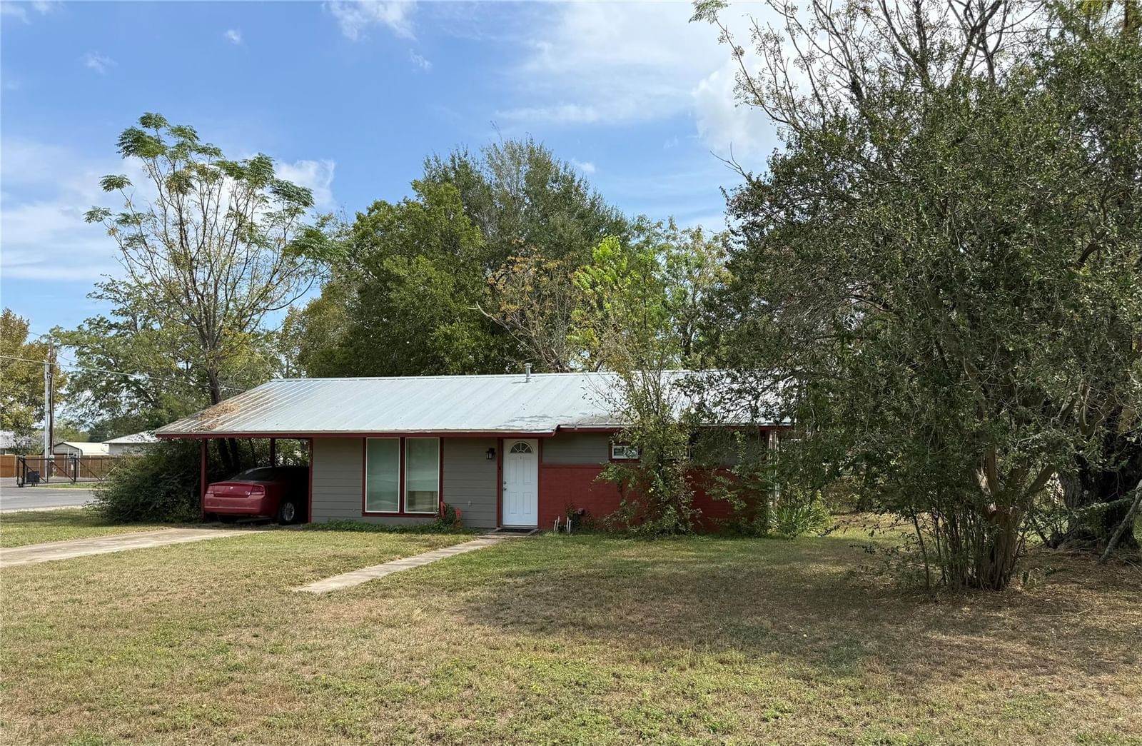 301 Lynch ST - Photo 1