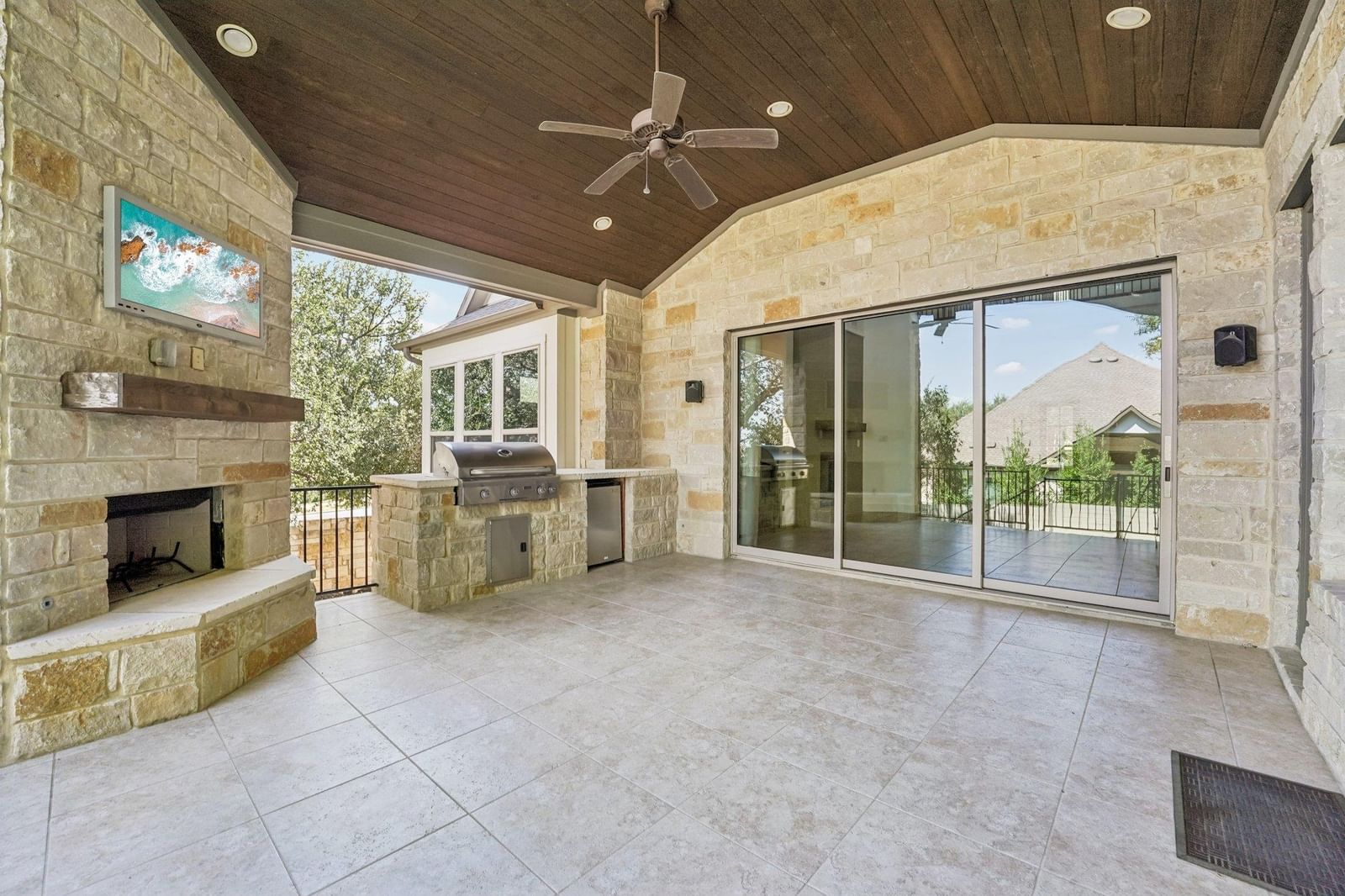 100 Barefoot Park LN - Photo 1