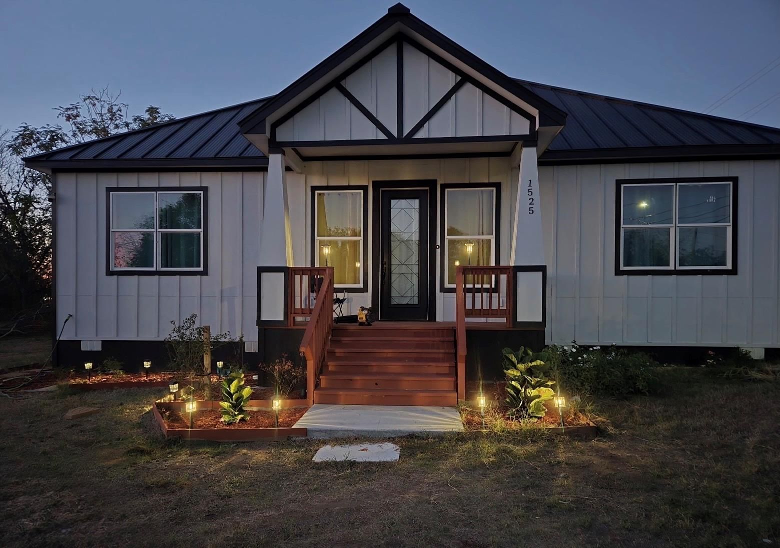 1525 Waco ST - Photo 1