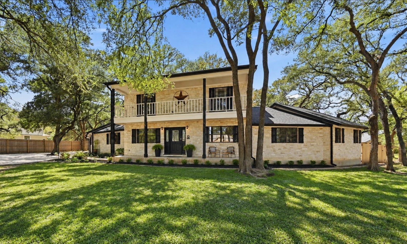 224 Maple DR - Photo 1
