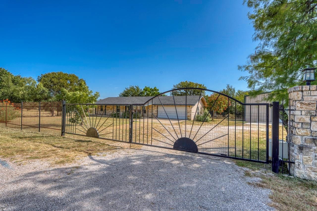 212 Deer DR - Photo 1
