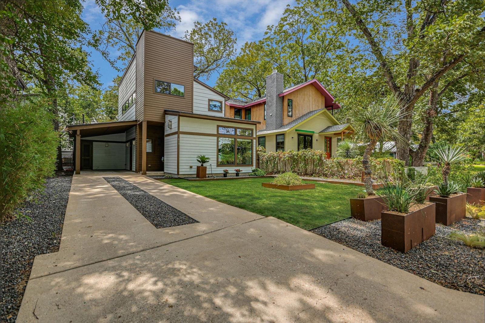 613 W Johanna ST - Photo 1