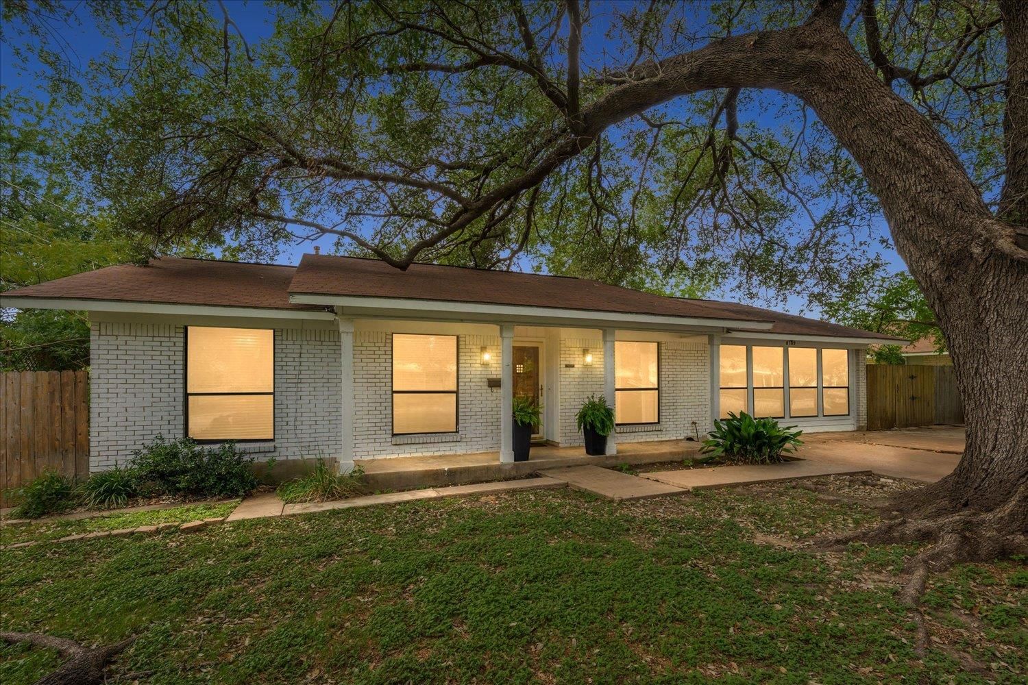 8102 Shadowood DR - Photo 1