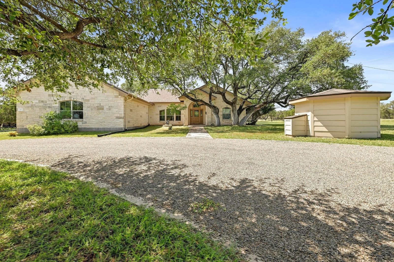 217 Circle Oaks DR - Photo 1