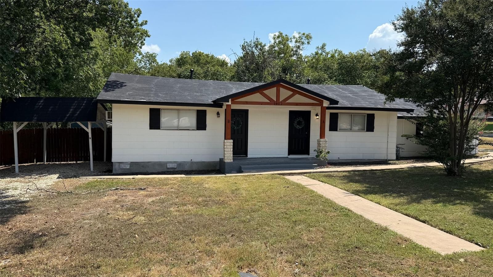 1802 University Ave - Photo 1