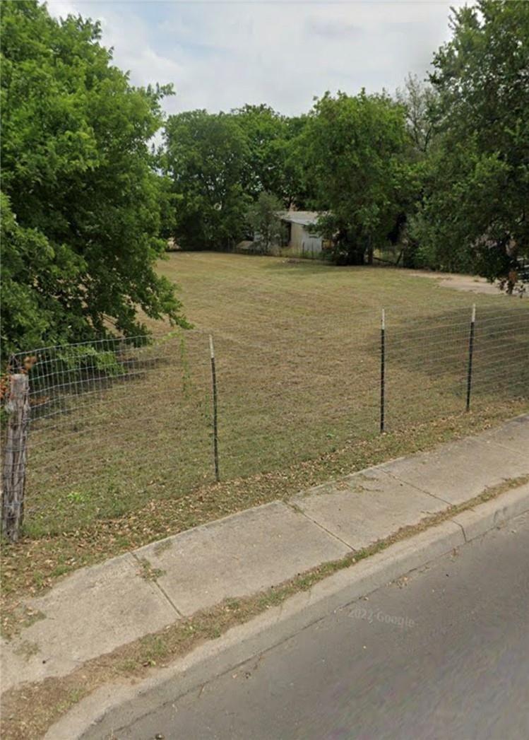 709 Uhland RD - Photo 1