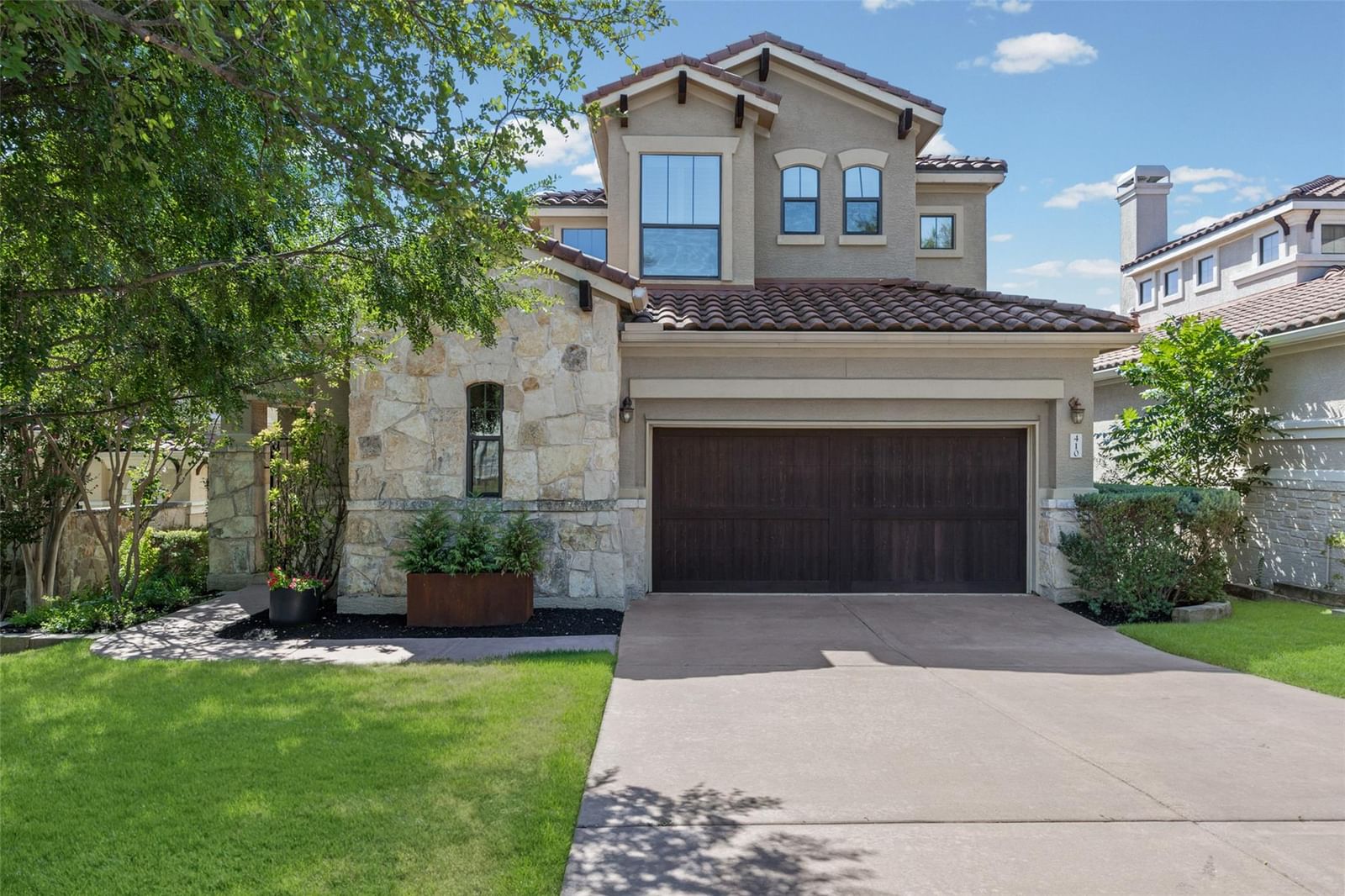 410 Indianwood DR - Photo 1