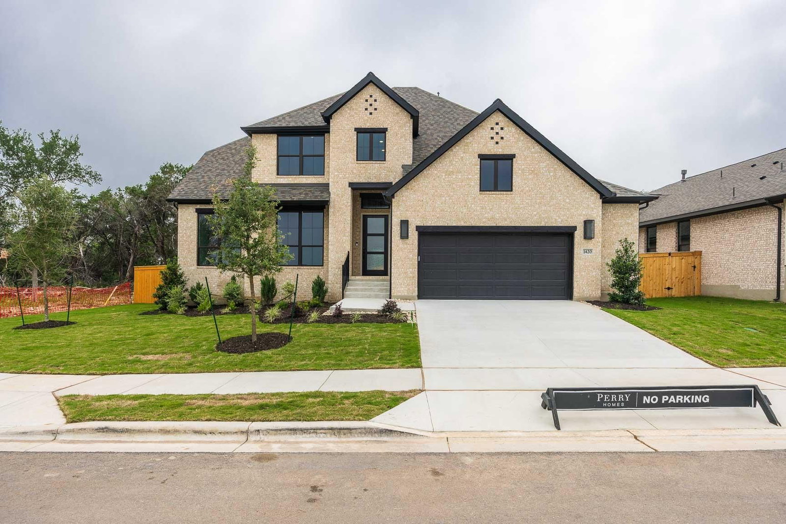 1420 White Daisy LN - Photo 1