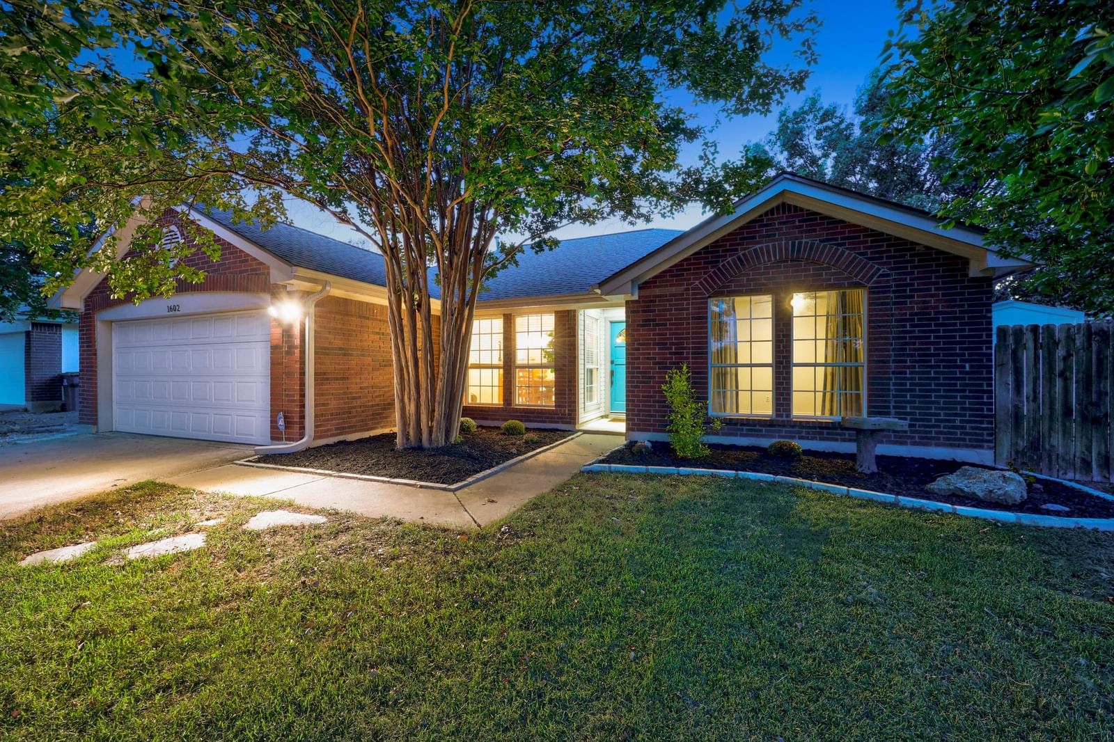 1602 Southwestern BLVD - Photo 1