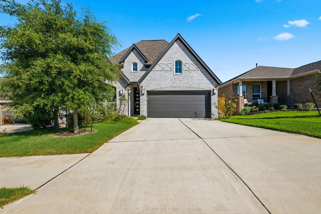 304 Barton Oak TRL - Photo 1