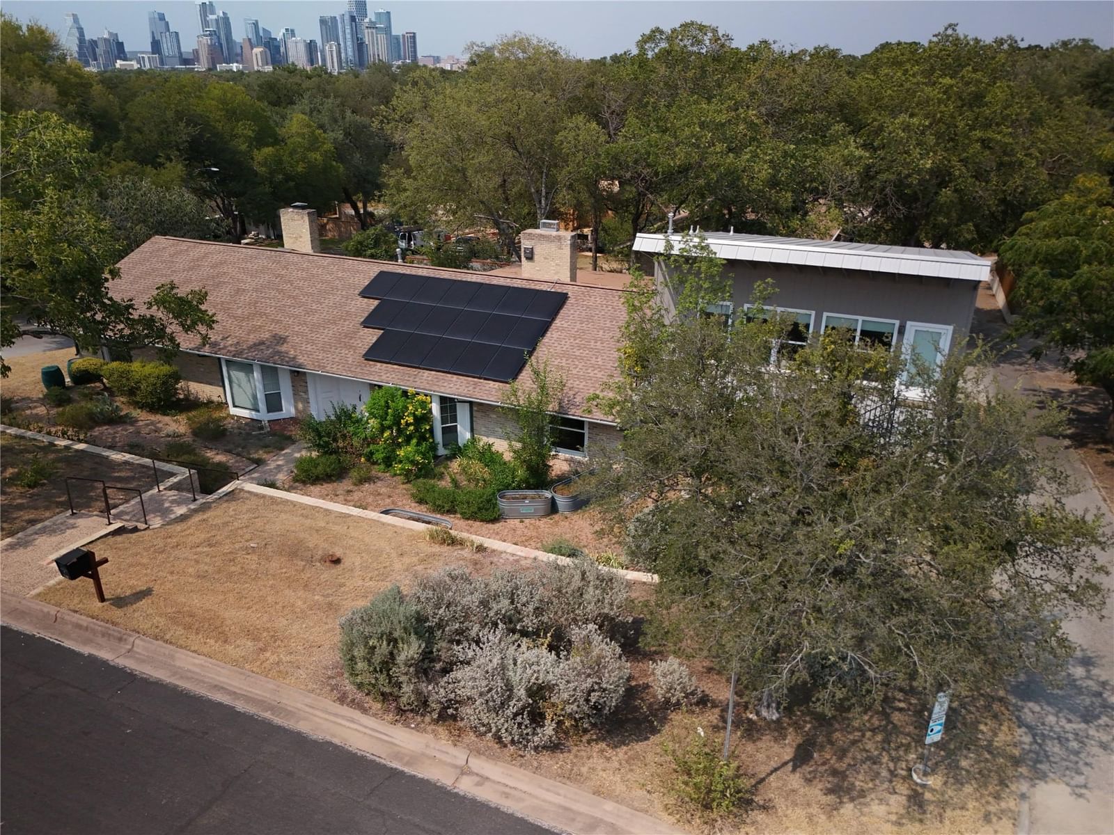 1706 Windoak DR - Photo 1