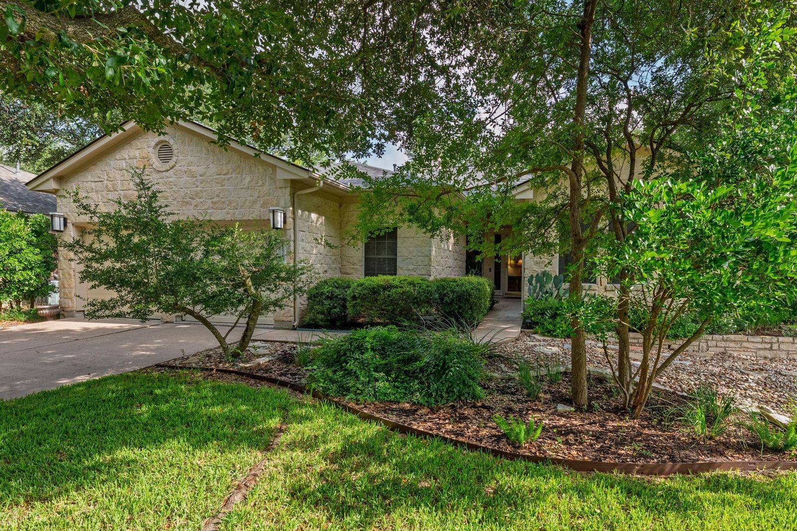 11513 Medallion LN - Photo 1