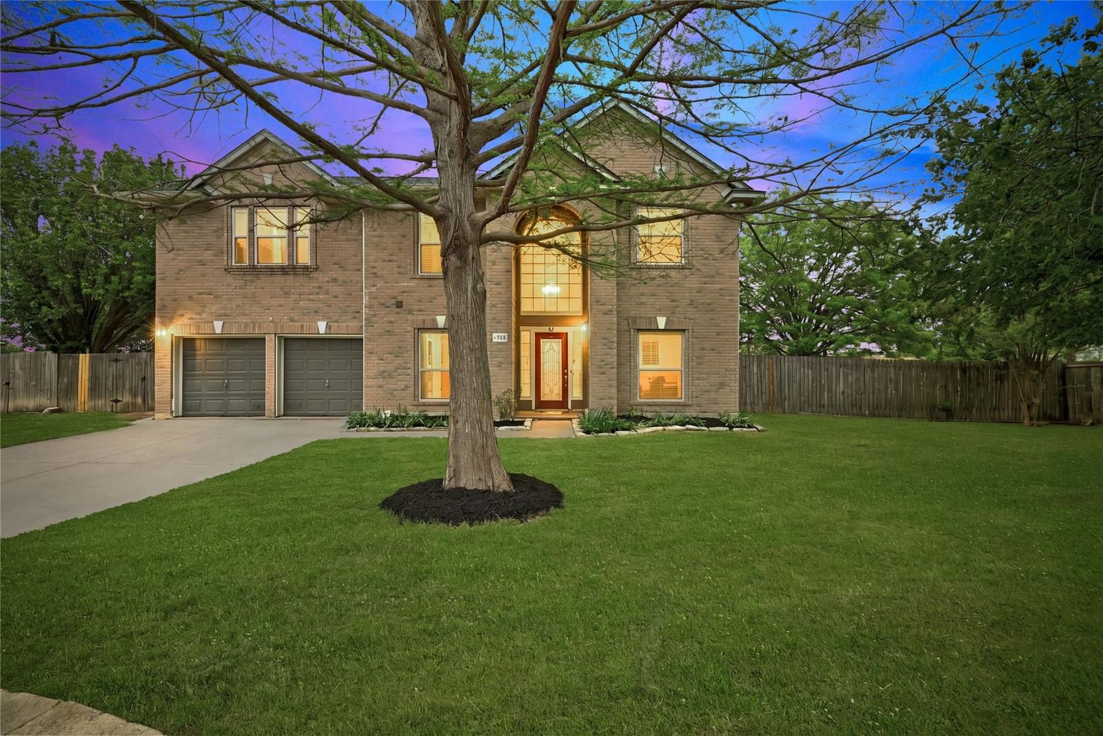 708 Holly CT - Photo 1
