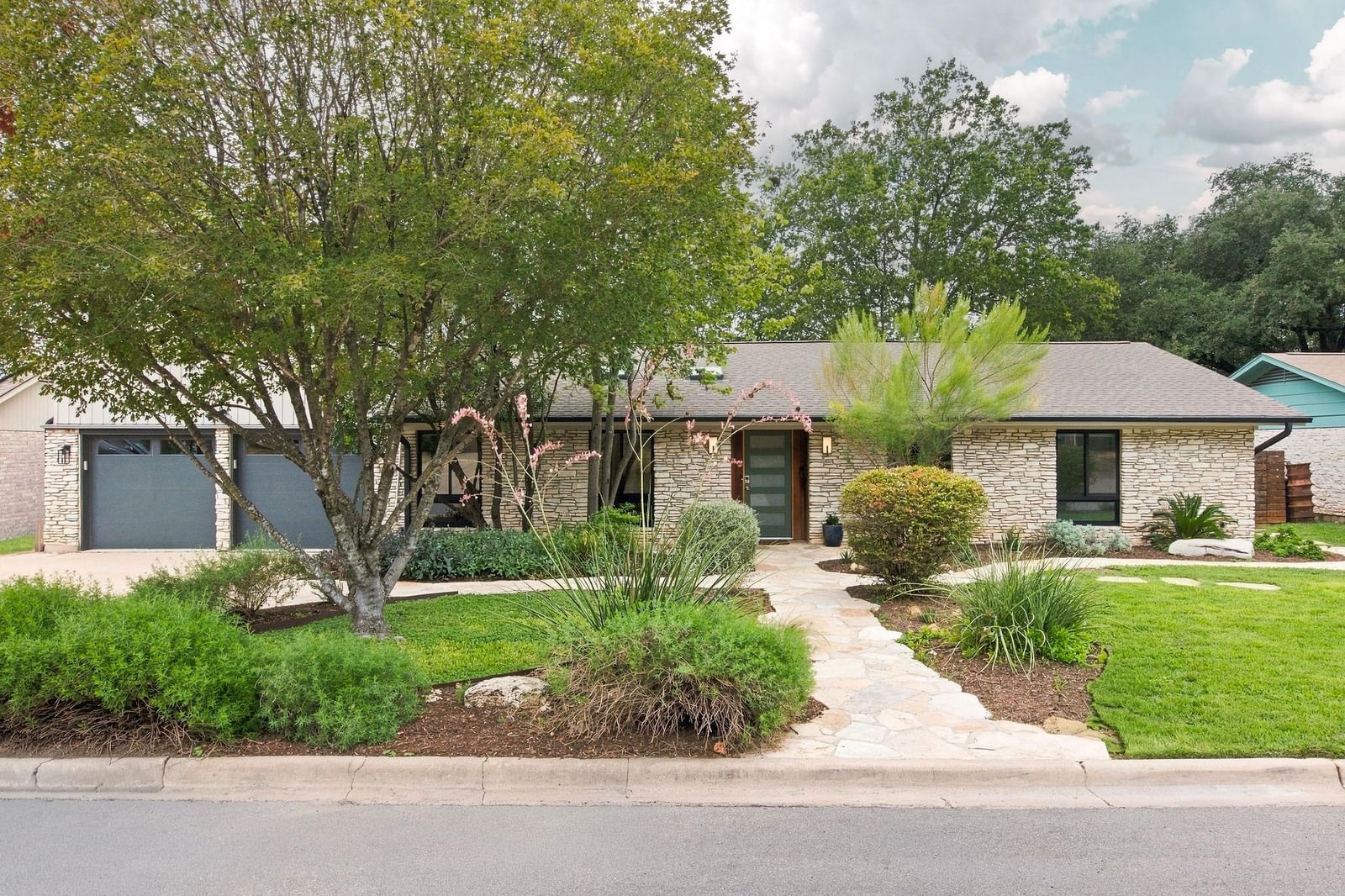 1806 Barton PKWY - Photo 1